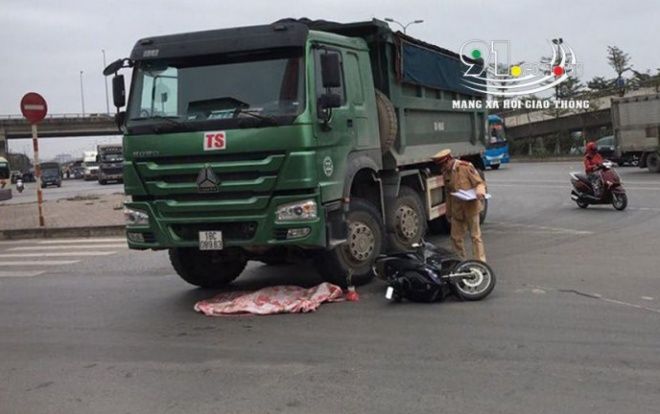 Va chạm với xe tải, bé trai 2 tuổi bị cán tử vong cực thương tâm