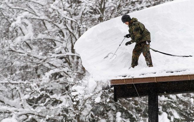 Thời tiết khốc liệt, cả châu Âu tê cứng trong bão tuyết và gió rét