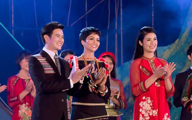 H’Hen lần đầu tiên nói tiếng nói dân tộc Ê Đê trên sóng VTV