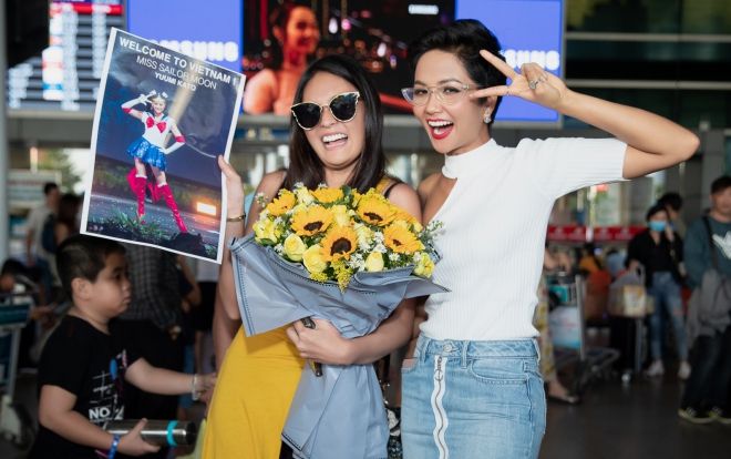 'Miss Bánh Mì' H'Hen Niê hé lộ lý do được 'Miss Thủy Thủ Mặt Trăng' sang tận Việt Nam hội ngộ