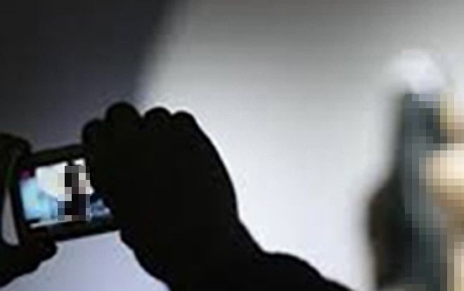 Đưa bạn gái mới quen say xỉn vào khách sạn, nam thanh niên quay clip 'nóng' để tống tiền