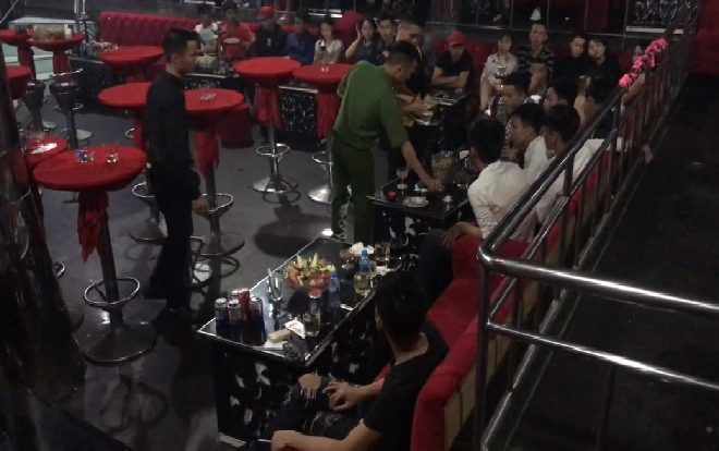 Đột kích hàng loạt tụ điểm ăn chơi, phát hiện hàng chục đối tượng dương tính với ma túy ở Sài Gòn