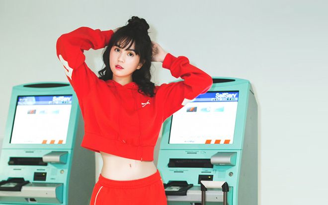 Mặc như thế này, bảo sao Ngọc Trinh cứ liên tục làm sân bay 'tắc nghẽn'