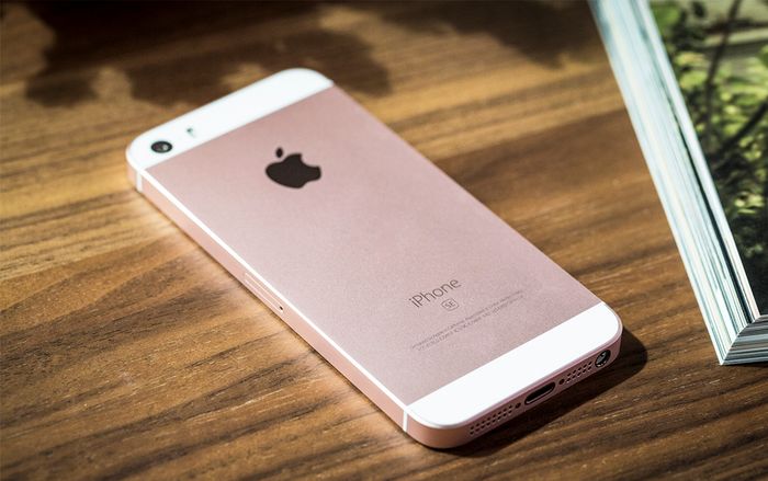 Apple đang 'xả kho' iPhone SE 32GB và 128GB với giá bán cực kỳ rẻ