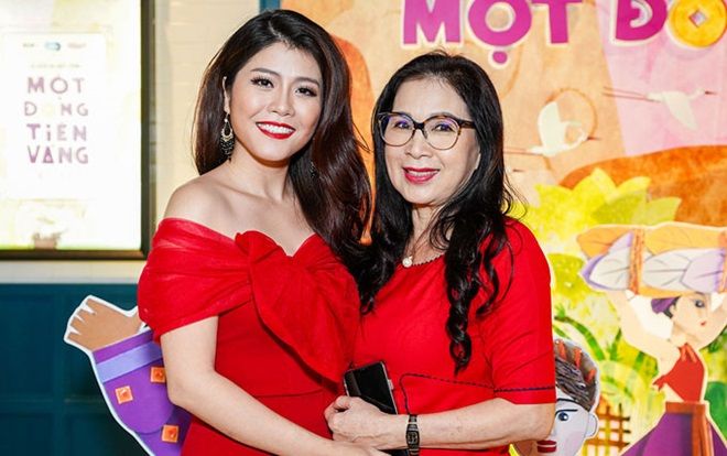 NSƯT Kim Xuân và con dâu diện váy ton-sur-ton dự ra mắt phim