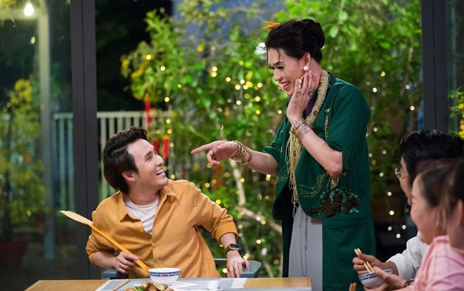 Hết làm trợ lý cho 'Chị trợ lý của anh', Quang Trung quay về làm… trợ lý cho Huỳnh Lập trong MV Tết