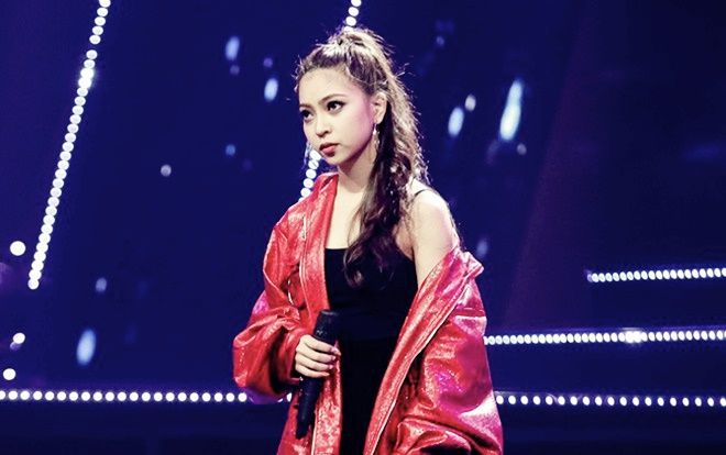 Bạn gái Quang Hải, Hòa Minzy và những chân dài xinh đẹp yêu cầu thủ