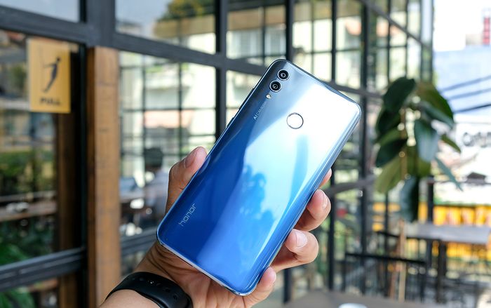 Trên tay Honor 10 Lite: Thiết kế ấn tượng với màn hình tràn viền, cụm camera AI kép!