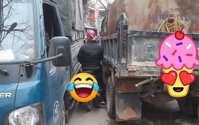 Người phụ nữ lạng lách kẹt giữa 2 ô tô tải khiến dân mạng hốt hoảng: 'Cánh đàn ông cũng chào thua với chị'