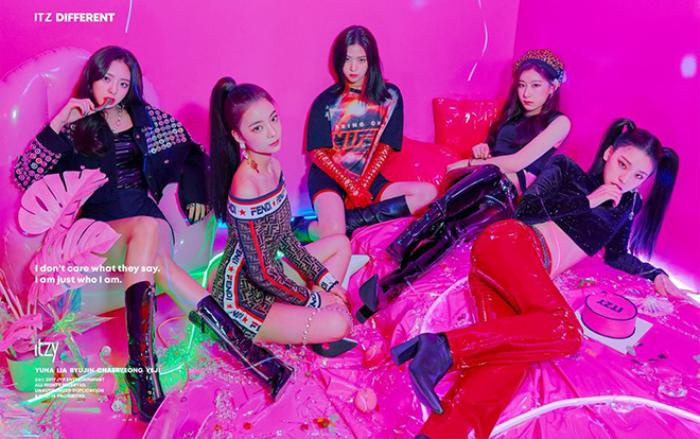 2 tân binh Kpop 'khủng' tung teaser đủ thành viên cùng ngày: Bạn về team TXT hay ITZY?