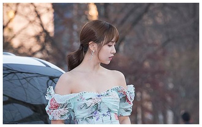 Mina (Twice) hóa 'tiên nữ' khoe đôi vai trần gợi cảm và vòng 1 đẫy đà