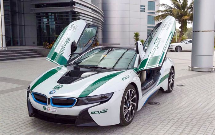 Chiêm ngưỡng loạt siêu xe của cảnh sát Dubai đã hộ tống đội tuyển Việt Nam tại Asian Cup 2019