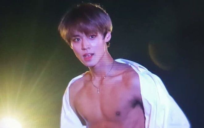 Jihoon khoe body như tượng tạc: Còn đâu là tinh thể đáng yêu của WANNA ONE nữa