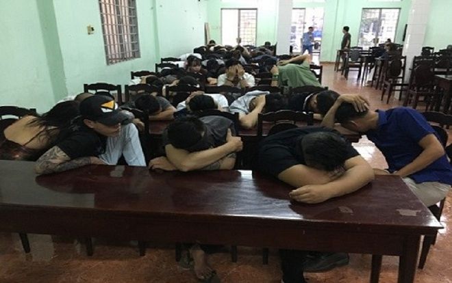 53 nam thanh nữ tú nghi phê ma túy, nhún nhảy trong quán karaoke ở Đồng Nai