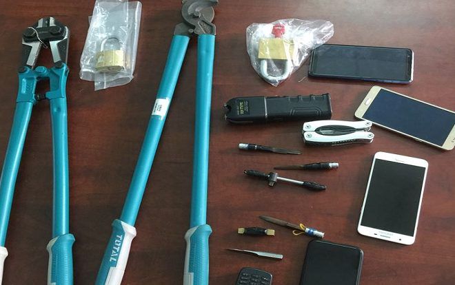 Bắt băng nhóm dùng kìm cộng lực phá cửa đột nhập nhà trọ lấy trộm xe máy ở Sài Gòn