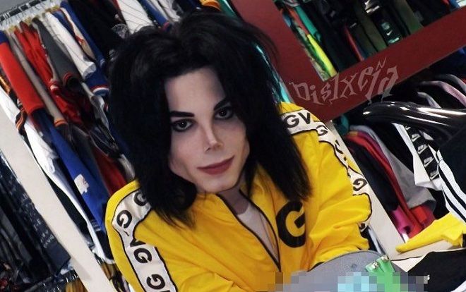 Người đàn ông mạnh tay chi 700 triệu đồng đi 'trùng tu nhan sắc' để giống Michael Jackson