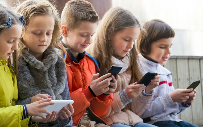 9 tác hại nghiêm trọng của smartphone đối với trẻ em mà cha mẹ ít ngờ tới