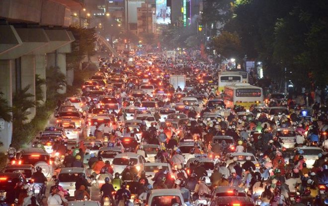 Không khí Hà Nội những ngày cận Tết chạm ngưỡng nguy hại: Giao thông chiếm 60-70% nguyên nhân gây ô nhiễm