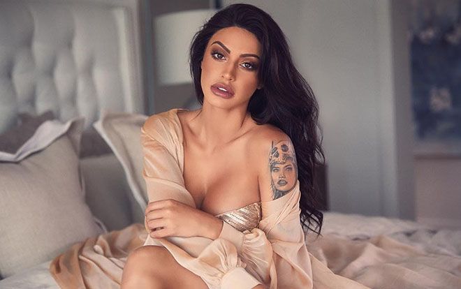 Mỹ nữ 9X ngực khủng 'lên giường' với Neymar?