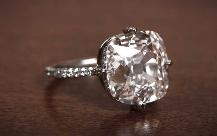 Nuốt nhẫn kim cương 40.000 USD, người đàn ông nhận kết cục không thể tệ hơn