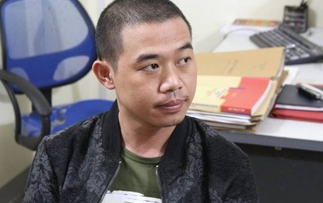 Khởi tố nhóm giang hồ chuyên cho vay nặng lãi, ném chất bẩn uy hiếp con nợ