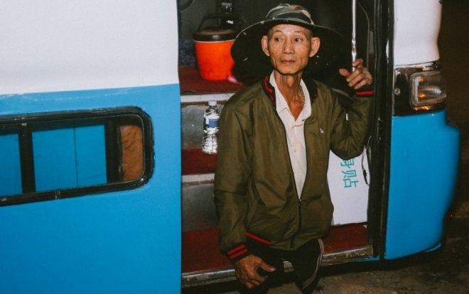 'Chuyến xe 0 đồng’ chở nụ cười xuân của 300 người nghèo Sài Gòn về bến quê hương