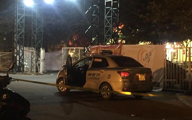 Trích xuất camera truy tìm đối tượng nghi cứa cổ tài xế taxi trước cổng sân vận động Mỹ Đình