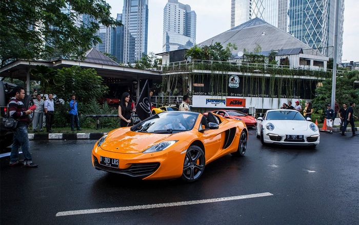 Chuyện thật như đùa: Gia đình nghèo bất ngờ phát hiện mình có đến 3 chiếc siêu xe