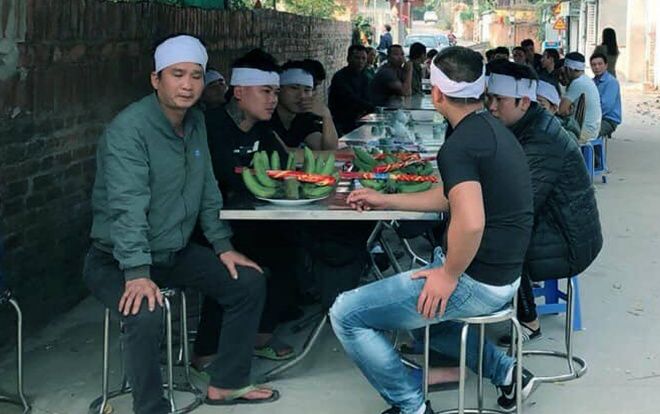 Hàng xóm của tài xế taxi nghi bị cứa cổ tử vong ở SVĐ Mỹ Đình: ‘Cậu ấy mất rồi không biết vợ con sẽ sống ra sao’