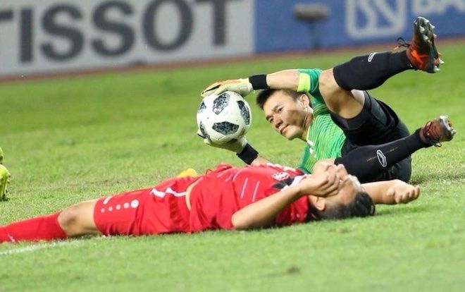 Chuyển sang CLB Hà Nội, Bùi Tiến Dũng có cơ hội bắt chính?