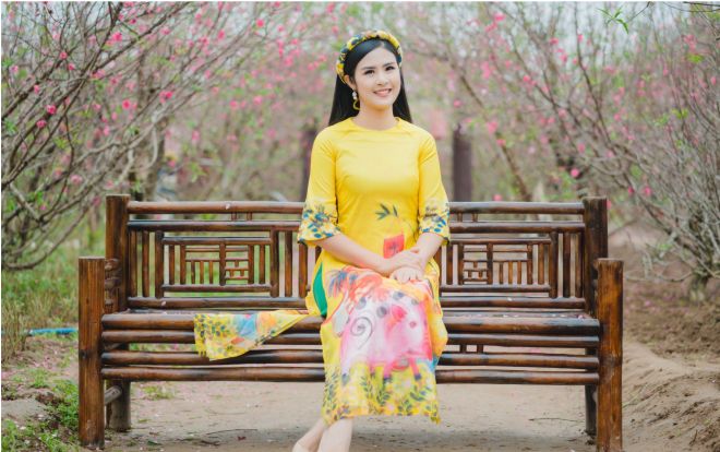 Ngọc Hân khoe dáng tươi xinh, dạo chơi cùng bầy trẻ thơ và 'úp mở' dự định bí mật cho Tết