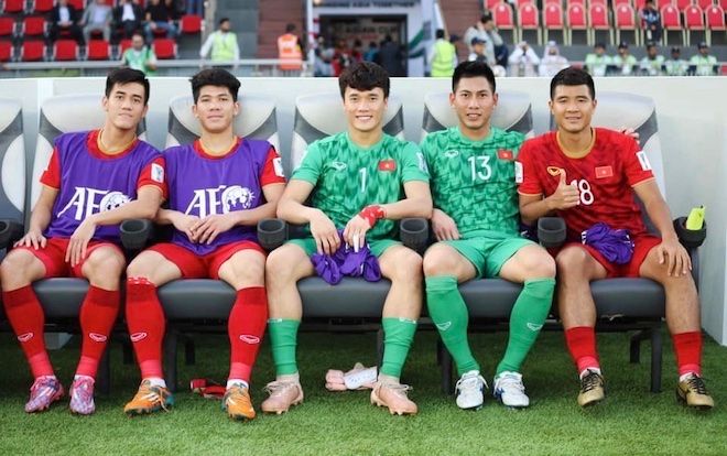 Thủ môn Bùi Tiến Dũng liệu có sớm nở tối tàn?