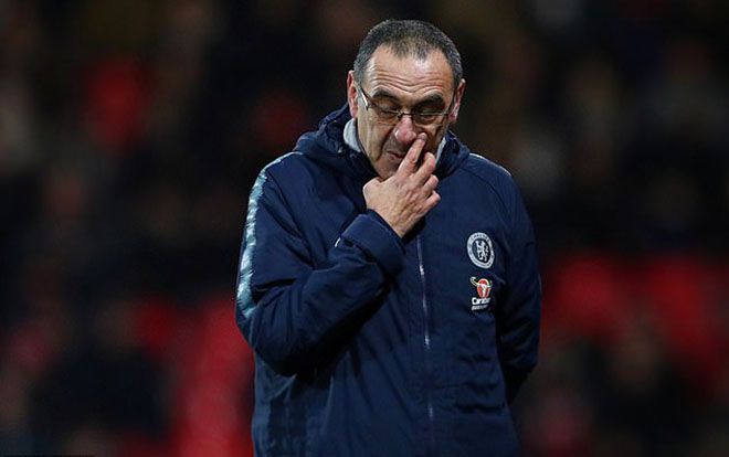 Thảm bại, sao Chelsea bị nhốt trong phòng thay đồ