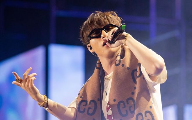 Phát sốt phụ kiện thời trang 'thần thánh' mà Sơn Tùng gây chao đảo cư dân mạng thời gian qua