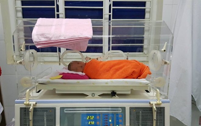 Bé gái bị bỏ rơi tại bệnh viện được giao cho làng trẻ mồ côi SOS Hà Tĩnh