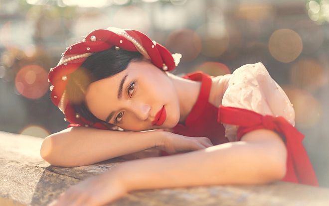 Sĩ Thanh khiến fan không nhận ra vì quá đỗi khác biệt khi mặc áo dài du Xuân