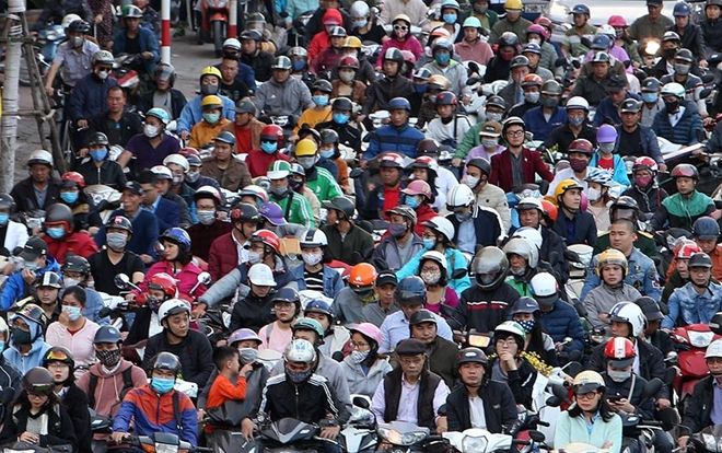 Đường phố Hà Nội ngày cuối năm: Đi một bước dừng một bước, 1h chưa chạy xe hết quãng đường 2km