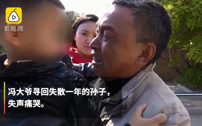 Cậu bé 2 tuổi bị bố mẹ bán cho người lạ với giá 400 triệu đồng và cái kết may mắn