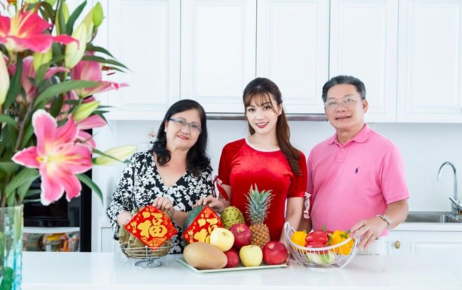 Hoa hậu Thái Nhiên Phương sum vầy bên gia đình nhân dịp Tết
