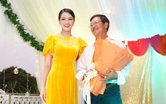 Phương Khánh mong ước gia đình được sum họp đầy đủ trong dịp Tết