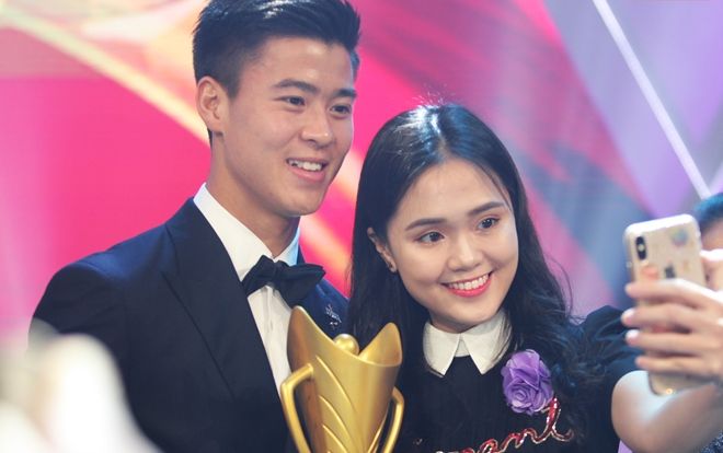 Sau khi tậu nhà riêng, mẹ Duy Mạnh tiết lộ con trai có thể cưới vợ ở tuổi 25