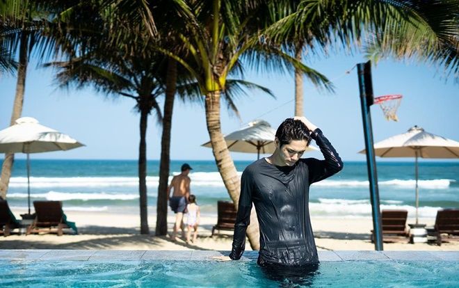 Sang Việt Nam du xuân, Ong Seongwoo khoe body ẩn hiện đầy ướt át