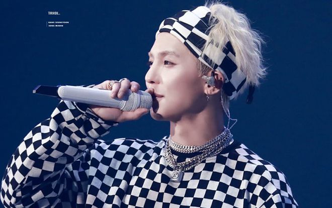 Mino ném áo xuống dưới sân khấu và đây là cách chia sẻ hàng hot vô cùng ‘bá đạo’ của fan