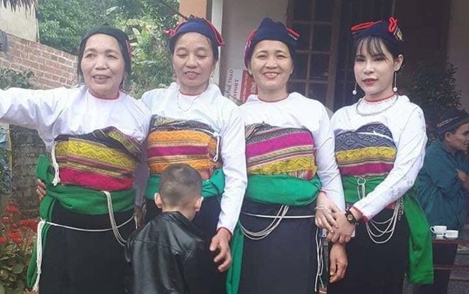 Cận cảnh cô gái dâu tương lai về ra mắt mẹ Bùi Tiến Dũng