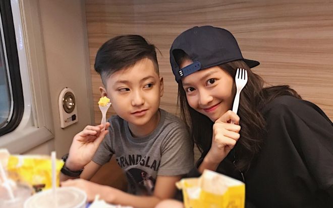 Góc nhận mặt người quen: Cậu em trai xinh xắn ngày nào của Khả Ngân nay đã là 'soái ca' nhí chính hiệu!