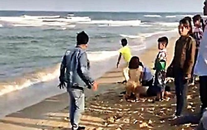 Nóng: Tắm biển mùng 4 Tết, 5 học sinh chết đuối, 1 em mất tích ở Quảng Nam