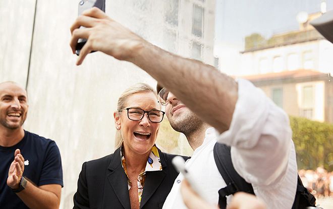 Nữ tướng lương cao gấp đôi CEO Tim Cook ở Apple nghỉ việc để làm gì?