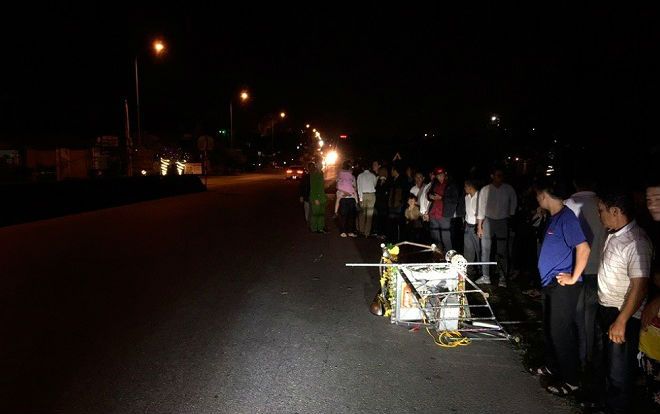 Xế hộp đâm vào đoàn người rước kiệu, 4 người thương vong