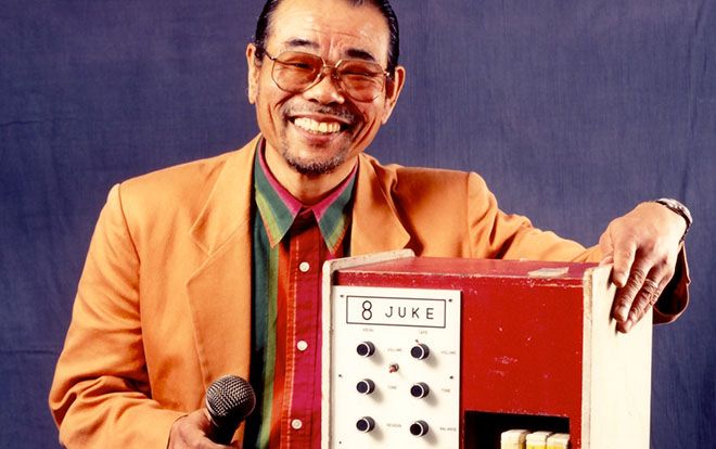 Đố bạn biết những chiếc máy karaoke ai cũng thích đã ra đời như thế nào