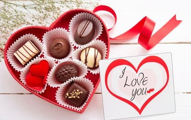 Valentine 14/2 sắp tới rồi nhưng nửa thế giới vẫn tự hỏi: Con trai hay con gái phải tặng chocolate để tỏ tình?
